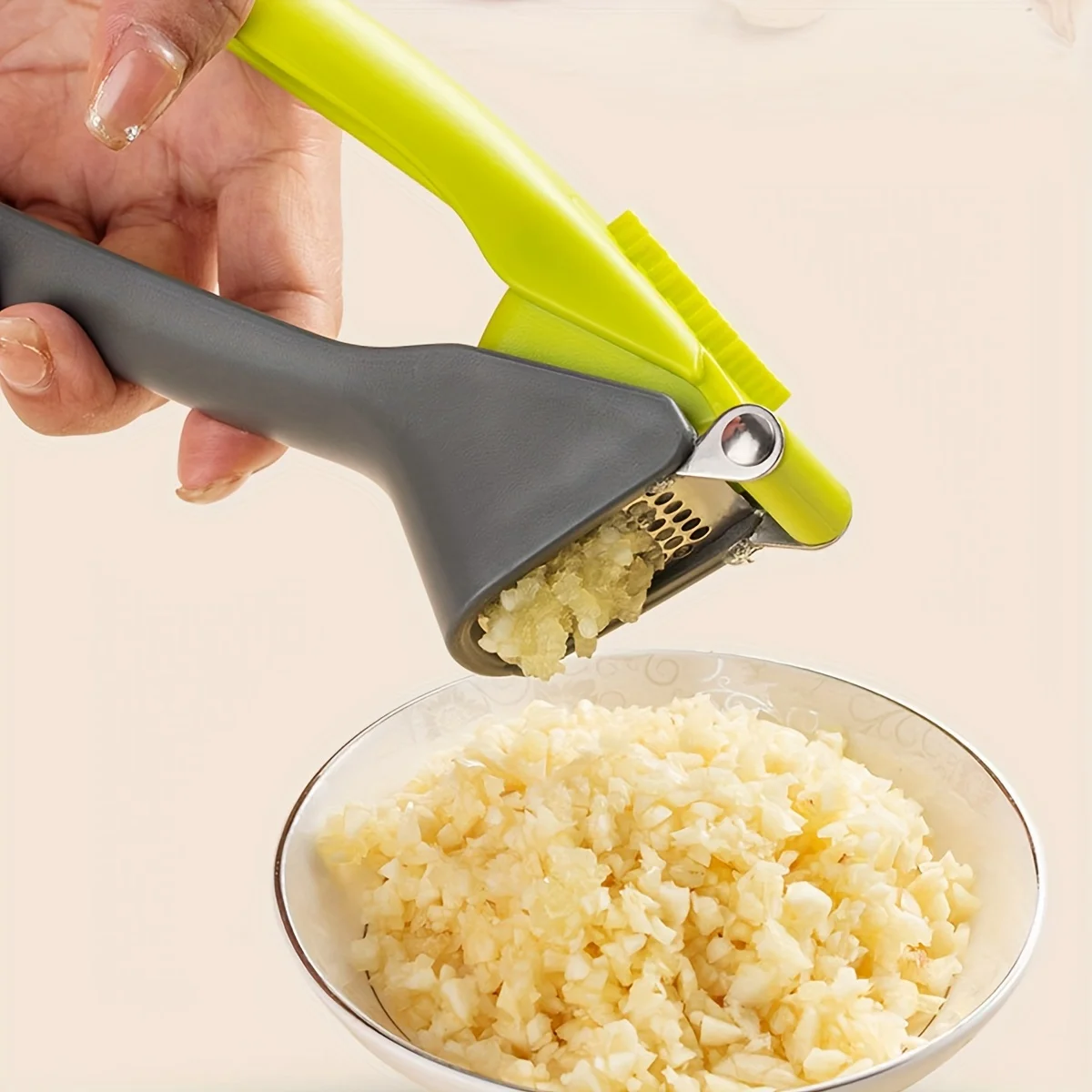 قطعة واحدة من عصارة الثوم اليد - مراجعة Kitchen Gadgets Garlic وسعره
