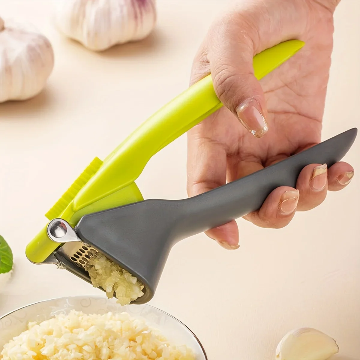 قطعة واحدة من عصارة الثوم اليد - مراجعة Kitchen Gadgets Garlic وسعره