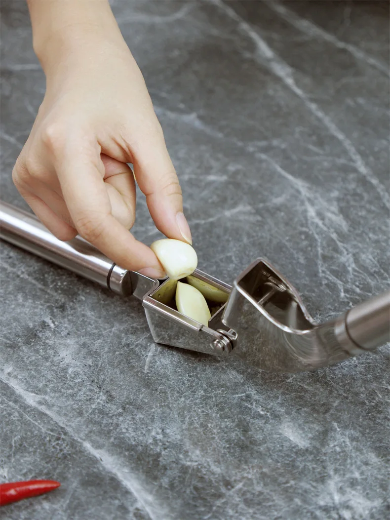 كسارة الثوم المصنوعة من الفولا - مراجعة Kitchen Gadgets Garlic وسعره