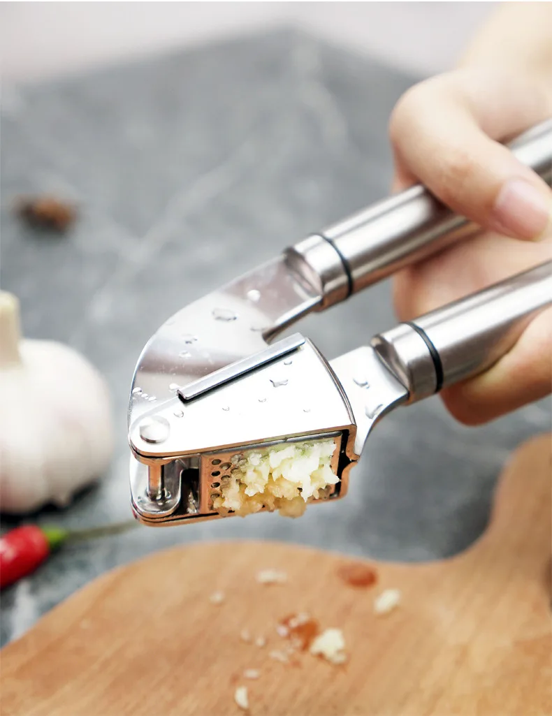 كسارة الثوم المصنوعة من الفولا - مراجعة Kitchen Gadgets Garlic وسعره